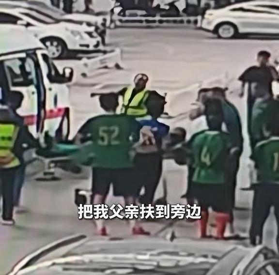 男子被飛來足球砸中后腦勺進(jìn)ICU 意外導(dǎo)致終身癱瘓風(fēng)險(xiǎn)