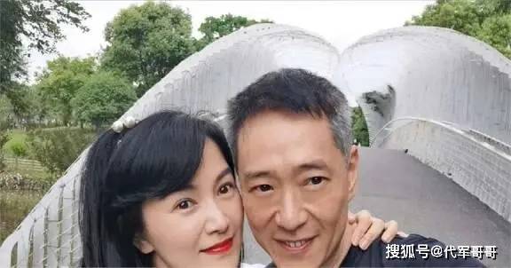 TVB男星邵传勇近况曝光！瘦到脱相被质疑患病，继女已出道