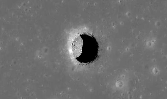 科学家在月球上发现洞穴，月球上未来可能适合洞居？