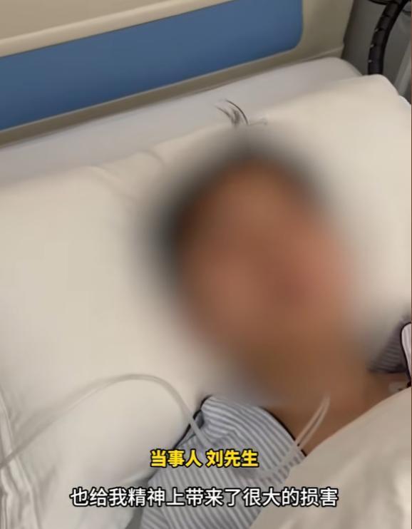 女子被狗吓跌倒 狗主人立马教训狗