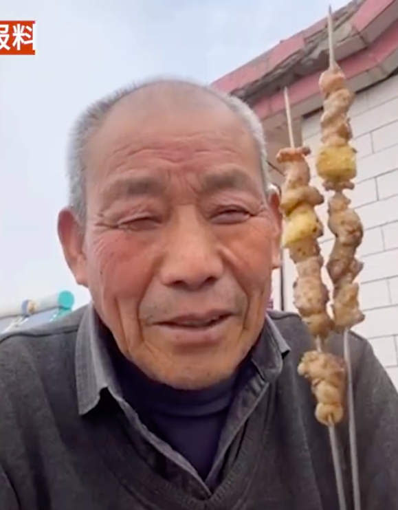 老人吃播式向女儿汇报饮食