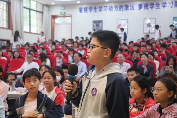 全国教育大会精神进初中，大学生党员开讲！