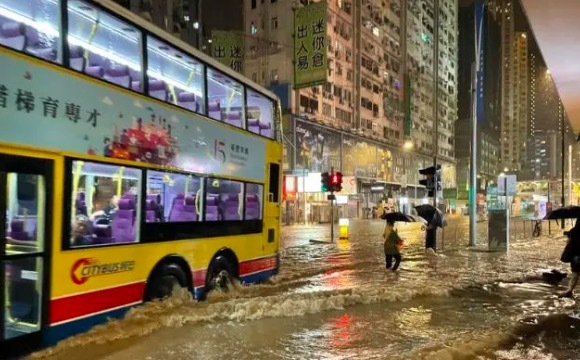香港发出持续最长的黑色暴雨警告 多个地区发生水浸