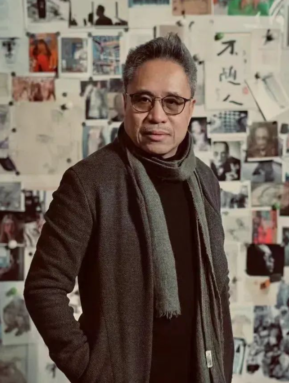 袁武·现实主义人物画 | 将人物的精神骨血从纸中“拽”出来