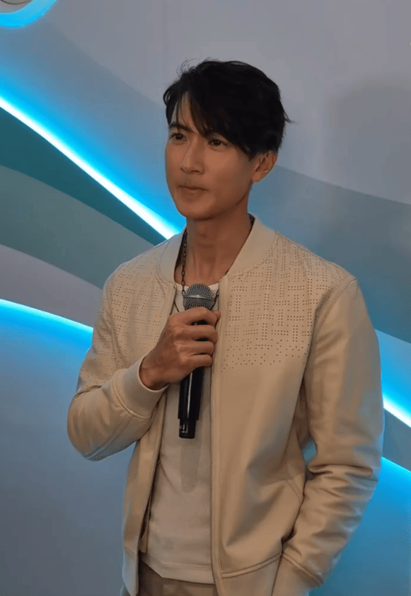 吴尊回应女儿NeiNei疑似早恋:我15岁就谈恋爱了