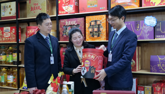 邮储银行黄石市分行500万“信用大礼包”助力女会长“乐”业无忧