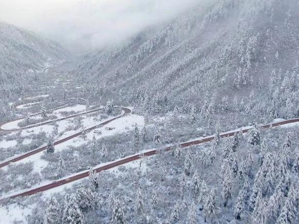 九寨沟下雪了 强度最强冷空气影响我国 带来一片如同童话般的仙境