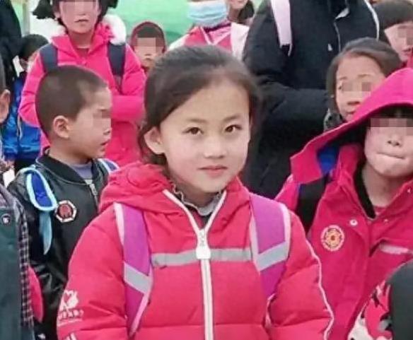 小女孩一笑成名，百万合同摆眼前，父母却做出惊人决定！