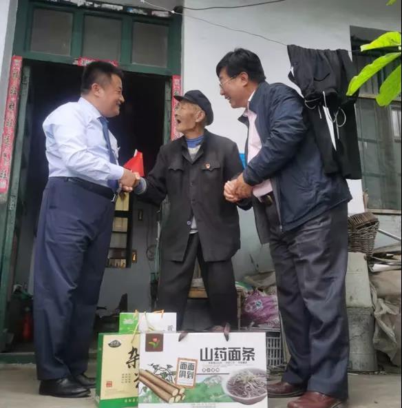 不负人民45年的老记者李锦写给新华社成立90周年的纪念