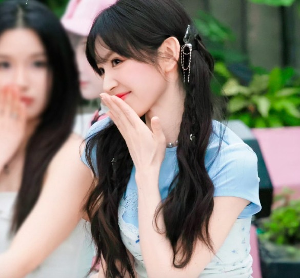 田曦薇双马尾好甜 元气甜妹氛围感拉满