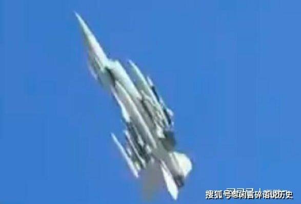 烏軍F-16戰(zhàn)機曝新畫面 滿掛美制空空導彈 首次低空飛掠戰(zhàn)區(qū)