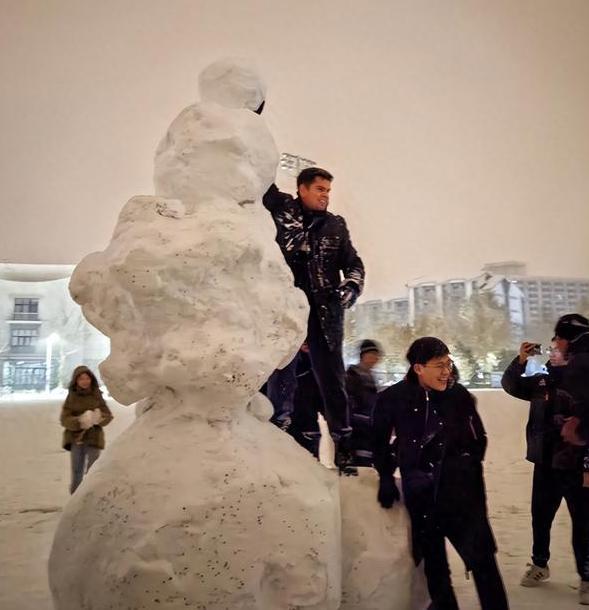清华学霸打雪仗还是太雅了
