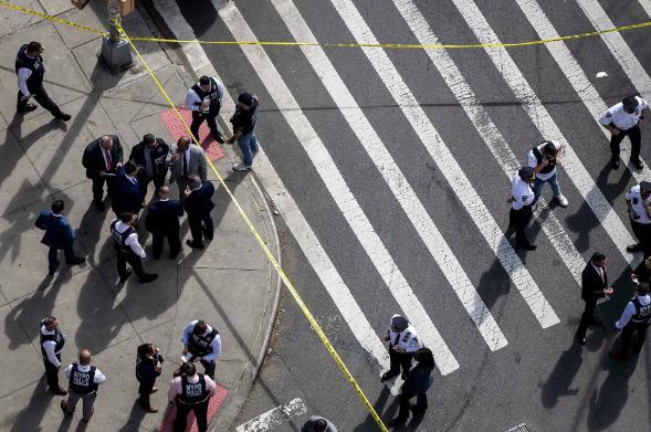 女婴在纽约街头枪击中弹死亡