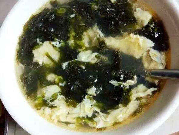 宝妈做三菜一汤孩子超爱吃，简单做法营养满分，你家娃吃几碗？