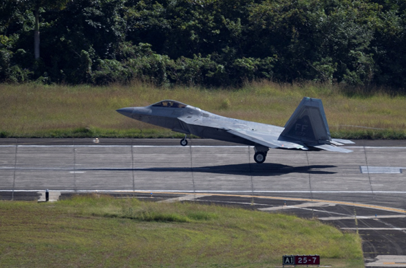 “美国十余架‘猛禽’战斗机撤离”