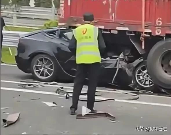 交警回應(yīng)特斯拉追尾貨車：服務(wù)區(qū)的地方發(fā)生車禍也算交通事故