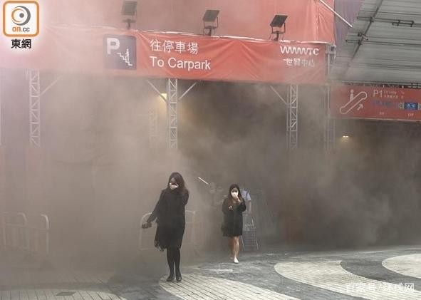 香港铜锣湾世贸中心突发大火