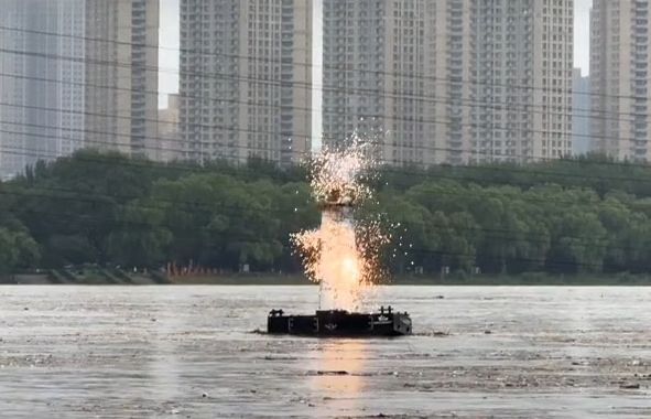辽宁“沈阳灯塔”被冲跑 惊险漂流二十公里