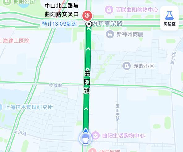 700米道路设5处红绿灯引热议