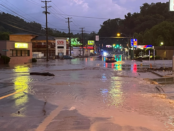 美西弗吉尼亚州洪水致8人死 强降雨引发灾难