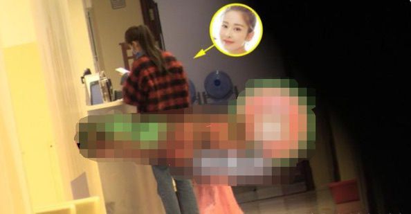 颖儿独自带女儿看病 牵娃办手续母爱爆棚