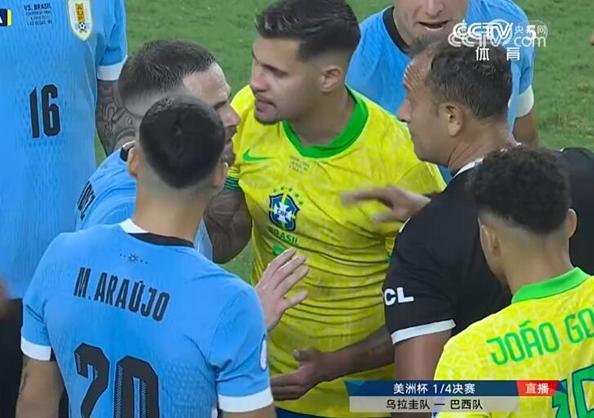 为家人出头！乌拉圭7千万锋霸看台与球迷暴力互锤 或遭FIFA重罚