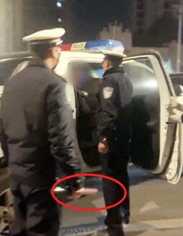 男子遇查酒驾称“给白队打电话”,交警队回应