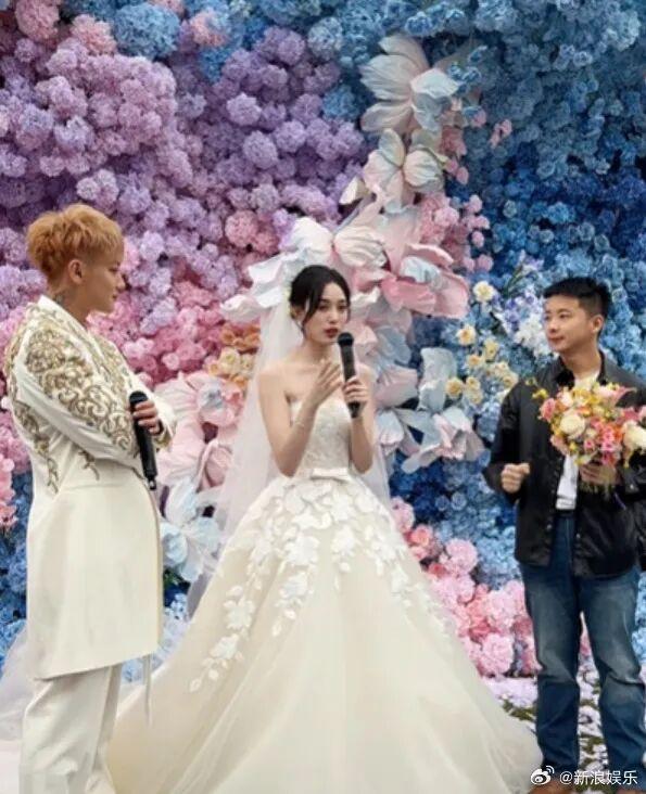 姜潮出席黄子韬徐艺洋婚典