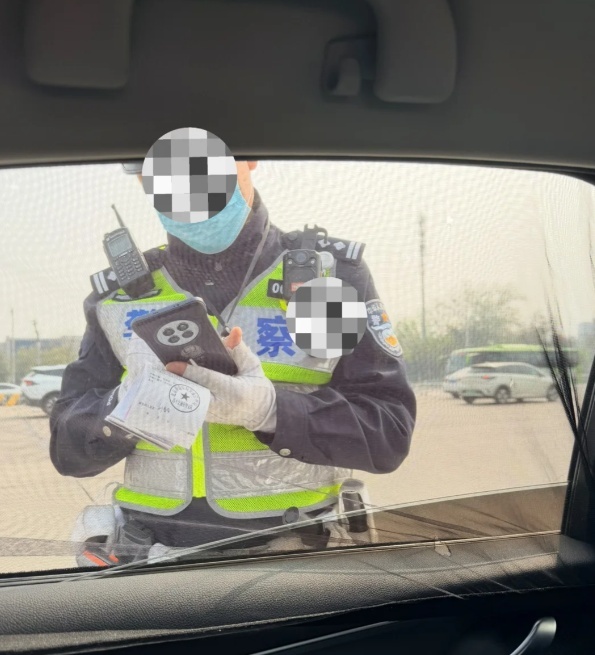 坐后座不系安全带，北京一市民晒出罚单