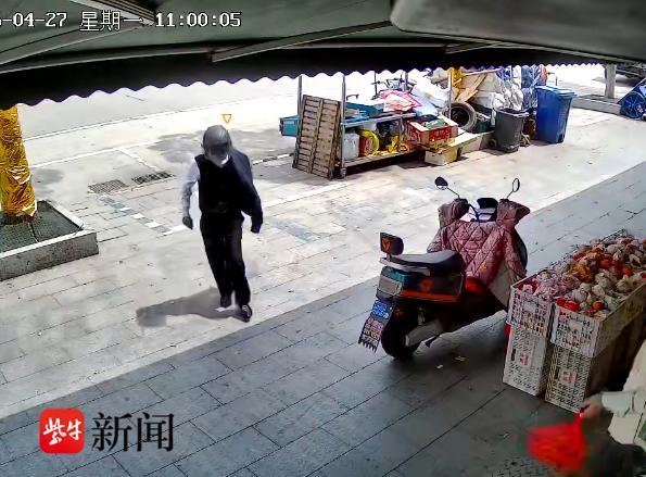 男子偷精品金枕榴莲 警方迅速破案
