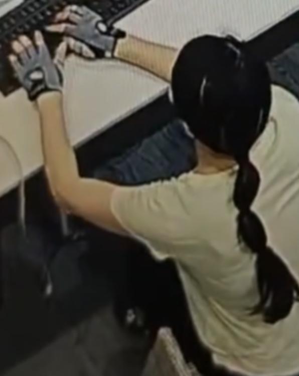 女子私用健身房电脑给自己续费两年