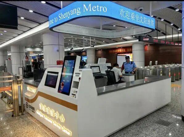 重慶地鐵回應(yīng)“鞠躬式窗口”爭議 符合標(biāo)準(zhǔn)將考慮建議