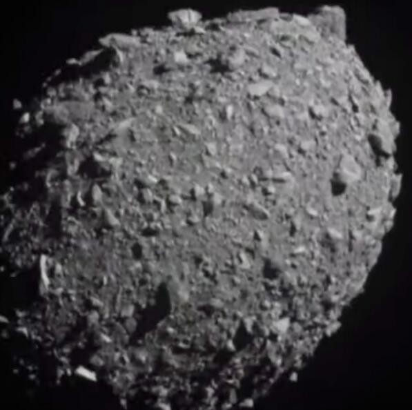 美媒:美宇宙飞船成功撞击小行星