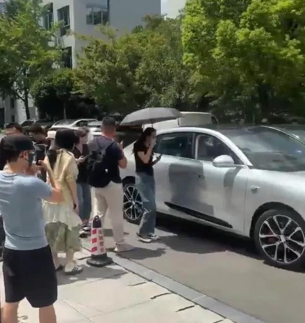 智己无方向盘车这你受得了吗 敢不敢坐？