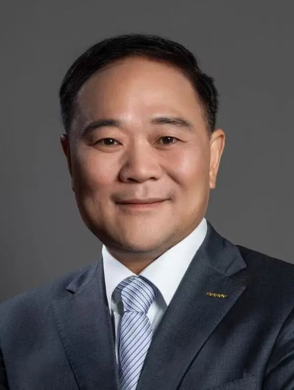 吉利换帅：李书福辞任吉利汽车董事会主席及执行董事职务，安聪慧今起高位接棒