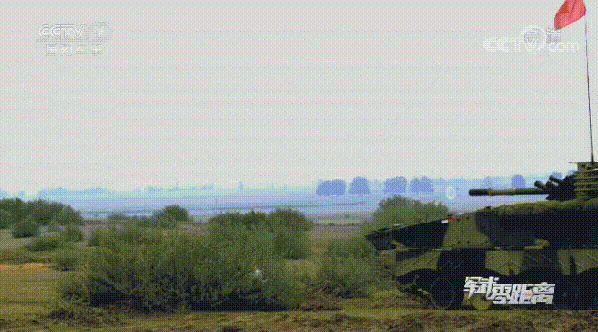 The real shots of the 04A infantry fighting vehicle gun-launched missiles in the Eastern Theater are exposed