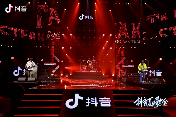 抖音夏日歌会第二现场直击突破形式壁垒线上出道路更宽