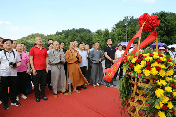 永壽大和尚一行在湘潭期間,還參觀了湘潭窯灣古文化街,並在中國第一條