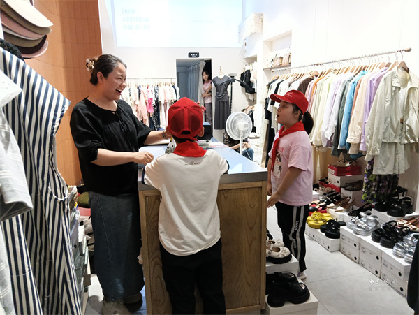 武昌区白沙洲街道：端午传情爱满社区 公益接力温暖邻心