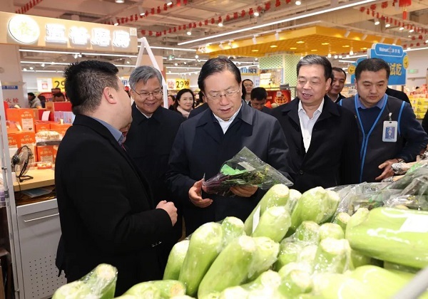 王忠林李殿勋检查春节假期应急值班值守和市场保供稳价促消费情况并看望一线干部职工