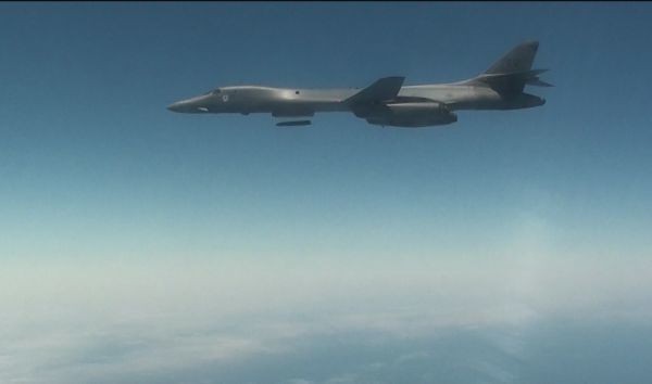 美国为何叫停B-1B轰炸机退役？中国专家解读