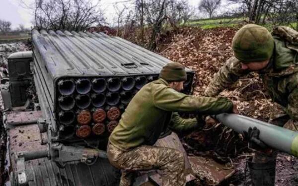俄称摧毁乌榴弹炮 乌称击退俄进攻