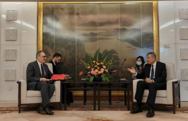 中国外交部：中方代表会见俄驻华大使，就朝鲜半岛形势交换意见