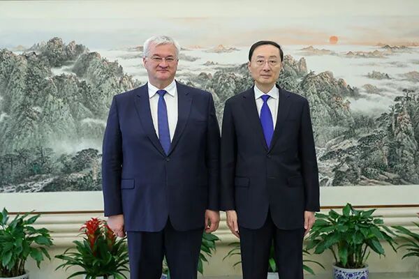 中国和乌克兰什么仇什么怨？泽连斯基为何如此提到中国？