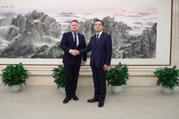 中国和乌克兰什么仇什么怨？泽连斯基为何如此提到中国？