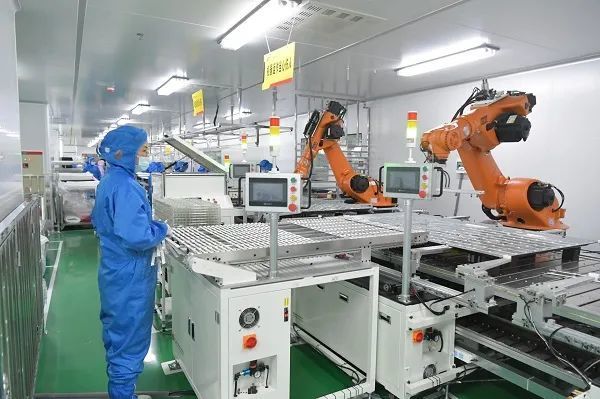 ▲ 蚌埠市高新区一科技企业生产车间。图/蚌埠市政府官网