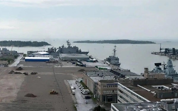 美德法军舰抵达芬兰