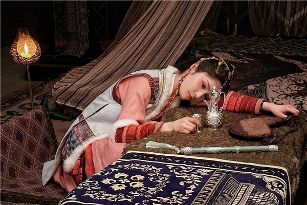 哈妮克孜焉栩嘉新剧杀青 哈妮克孜为守护姐姐幸福“替嫁”到北朔