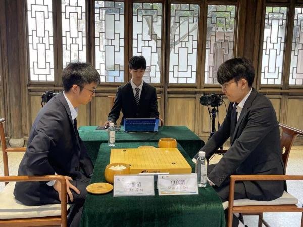 “衢州烂柯杯”世界围棋公开赛：李维清惜败申真谞无缘四强