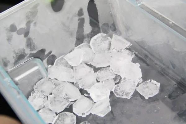 曝大学内饮品店禁用冰块：同学喝冷饮拉肚子打12345投诉